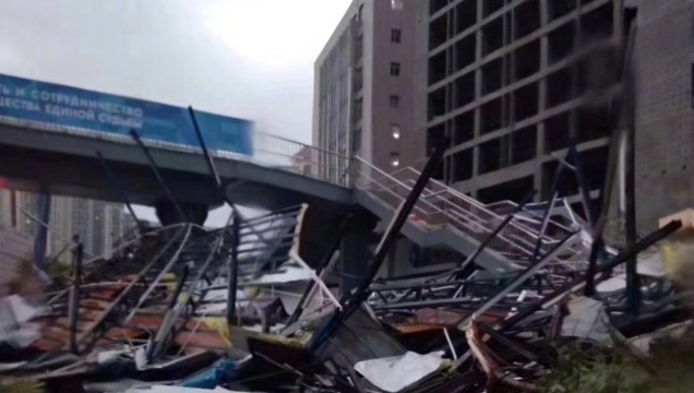 辟謠！福州路的天橋沒有塌 系一工地板房倒塌(圖)