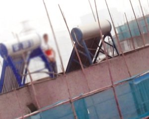 女大學生頻遭變態(tài)男子騷擾 拍下視頻報警(圖)