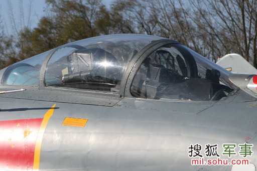 國(guó)產(chǎn)殲-11座艙特寫。