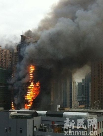 著火的房子。來源：微博