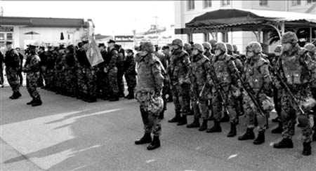 3日，日本和美國在駐日美國海軍佐世保基地舉行基地警備訓(xùn)練開幕式。新華社發(fā) 