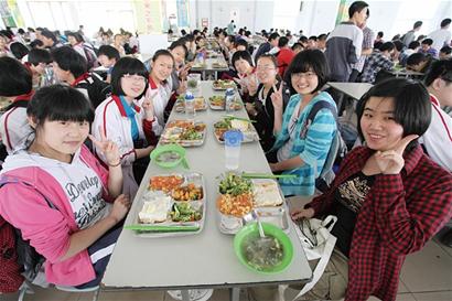 記者探訪舌尖上的高考 記者探訪舌尖上的高考