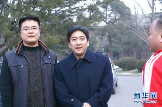 薪資最高央視男主持人：水均益，月薪26萬，正高級(jí)別，工資1萬化妝費(fèi)18萬津貼。