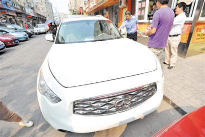 男子偷走好友40萬英菲尼迪 被抓時喊警察叔叔 男子偷走好友40萬英菲尼迪 被抓時喊警察叔叔