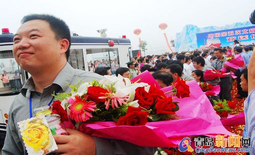 雪龍?zhí)柨瓶即衔珉x青 1.7萬海里遠征北極