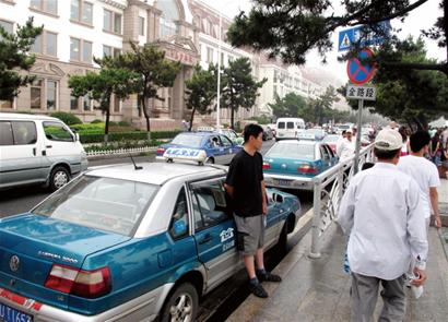 青島前海出租愛拒載當(dāng)導(dǎo)游 藏景點(diǎn)酒店提成卡1次100