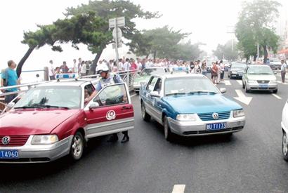 青島前海出租愛拒載當(dāng)導(dǎo)游 藏景點(diǎn)酒店提成卡1次100