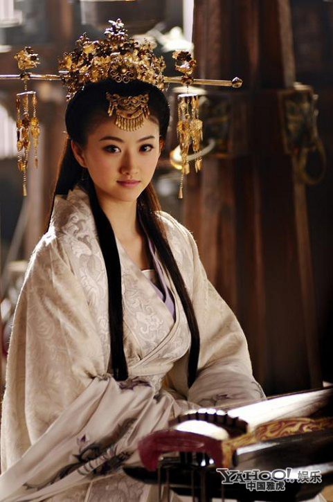 孫子大傳——景甜，本來景甜的美是甜美的小家碧玉，但是孫子大傳的造型做得大氣而古樸，效果反而比專門為景甜量身打造的戰(zhàn)國造型漂亮很多。