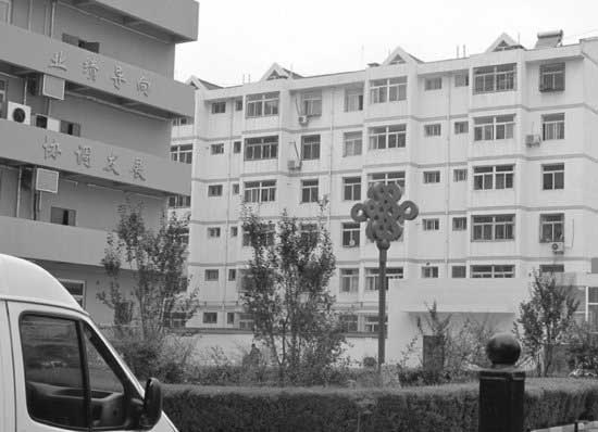 中國聯(lián)通延安分公司院內(nèi) 中國聯(lián)通延安分公司院內(nèi)