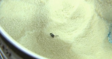 進(jìn)口合生元奶粉驚現(xiàn)整只蒼蠅 超市稱開罐不驗(yàn)