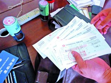 出租車上撿兩千萬現金支票 出租車上撿兩千萬現金支票