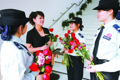 一枝花能改善商戶的違規(guī)情況嗎？通訊員葉志衛(wèi) 攝