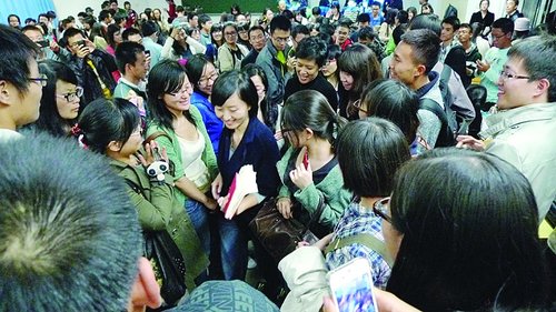 央視柴靜赴清華大學演講 稱“你幸福嗎”提問粗暴