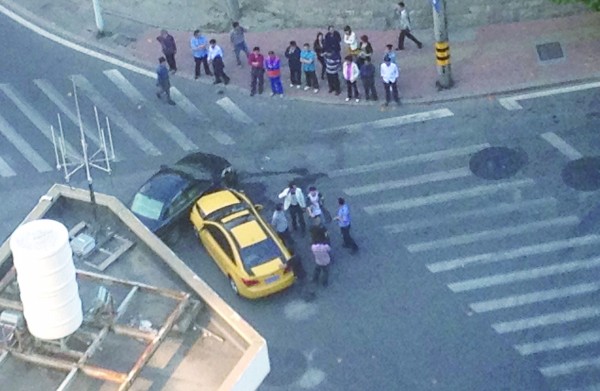 青島?？诼穬绍囅嘧?懷胎9月孕婦被卡住