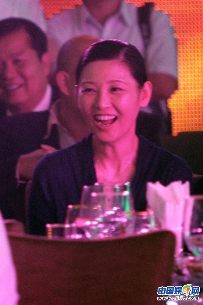 張國(guó)立抽雪茄老板范兒十足 葛優(yōu)陳妍希豪飲大High