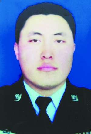 卡車逃避安檢將民警拖行1公里碾軋致死 卡車逃避安檢將民警拖行1公里碾軋致死