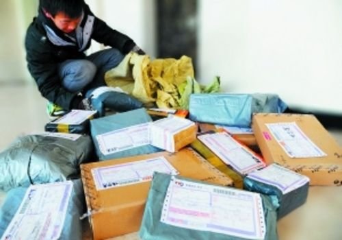 迅猛發(fā)展的中國快遞業(yè)，正面臨一場客戶信息泄露的風險。