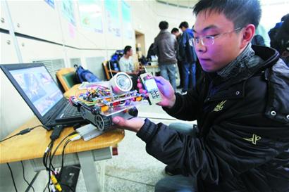 能看門能采摘機(jī)器人真強(qiáng) 能看門能采摘機(jī)器人真強(qiáng)