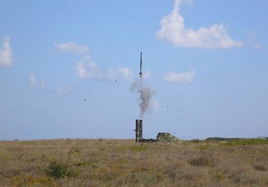 資料圖：紅旗9FD-2000遠(yuǎn)程地空導(dǎo)彈發(fā)射。