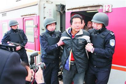 廚師砍死同事步行逃亡7省市 廚師砍死同事步行逃亡7省市