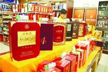 青島市場白酒大戰(zhàn) 商務飯局多數喝白酒高端酒受寵