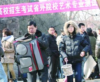 藝考大軍心酸路 藝考大軍心酸路