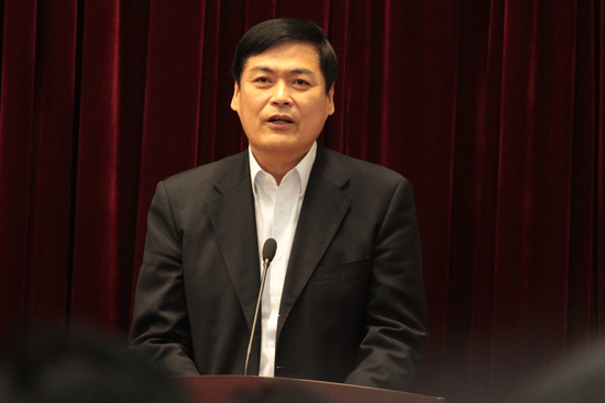 獲獎代表市政公用局局長單強(qiáng)煒發(fā)言