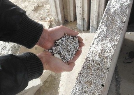 武漢開發(fā)商用泡沫板砌墻 回應稱是環(huán)保材料