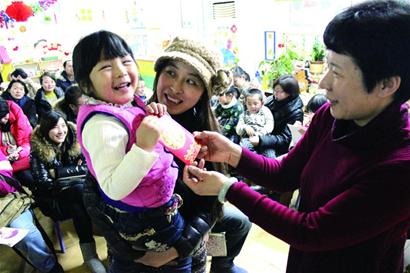 “普惠園”孩子收到紅包 “普惠園”孩子收到紅包
