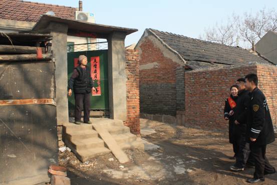 8旬老人迷失汽車站 3小時(shí)找遍7村莊送他回家 8旬老人迷失汽車站 3小時(shí)找遍7村莊送他回家