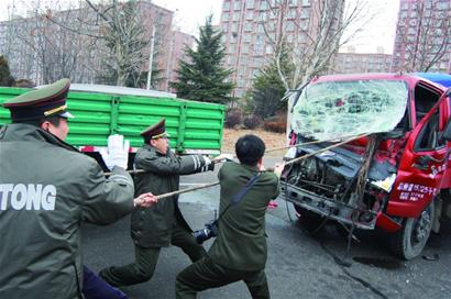 一二，用力拉……