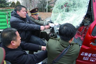 一二，用力拉……