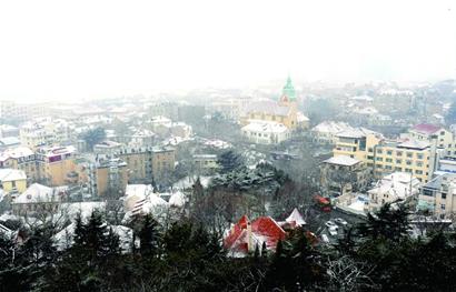 小雪添堵全城除冰 青島今夜起大降溫 小雪添堵全城除冰 青島今夜起大降溫