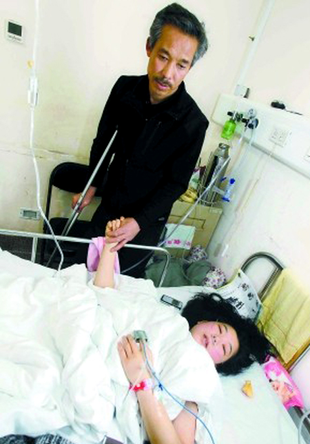 青島女孩北京墜樓 愛(ài)心網(wǎng)友微博救助 青島女孩北京墜樓 愛(ài)心網(wǎng)友微博救助