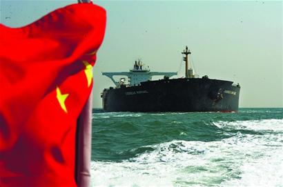 30萬噸級超級油輪抵青 水上10層樓水下7層樓 30萬噸級超級油輪抵青 水上10層樓水下7層樓