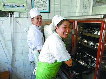 青島中小學(xué)食堂不達(dá)A就關(guān)門 青島中小學(xué)食堂不達(dá)A就關(guān)門