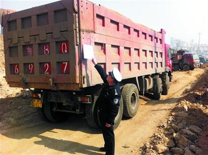 風(fēng)聲緊，大貨集體“趴窩”歇腳