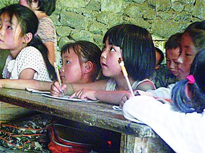 石大90后男生打工湊錢(qián)回鄉(xiāng)建小學(xué) 已組織10地志愿者 石大90后男生打工湊錢(qián)回鄉(xiāng)建小學(xué) 已組織10地志愿者